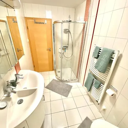 Offers Private Bedroom And Bathroom Near Speyer And Hockenheim *