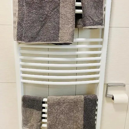 Quarto em Acomodações Particulares Offers Private Bedroom And Bathroom Near Speyer And Hockenheim